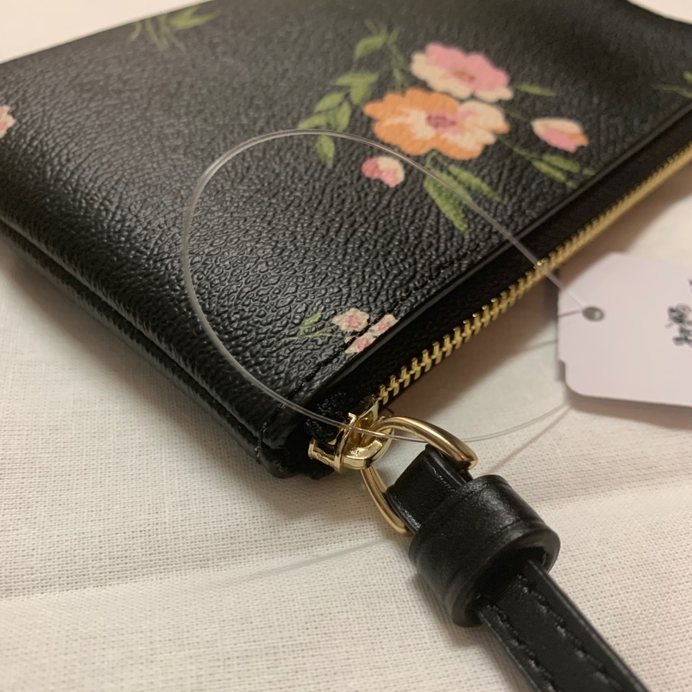 Coach | “Daisies” zipper Wristlets - Picture 6 of 8